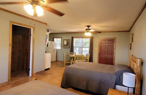 Concan Hotel | Riverbend on the Frio Motel 10