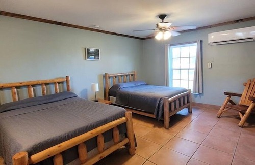 Concan Hotel | Riverbend on the Frio Motel 10