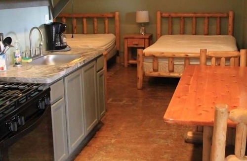 Concan Hotel | Riverbend on the Frio Motel 14