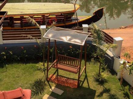 Kuttanad Taluk Villa | Riverbliss - River Retreat with Private Pool
