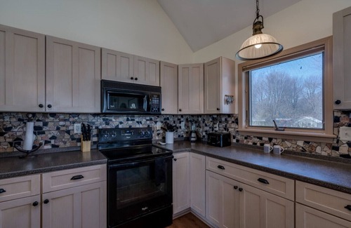 Cape Vincent House | Riverbreeze-Ship viewing and close to docks
