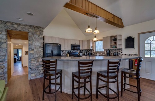 Cape Vincent House | Riverbreeze-Ship viewing and close to docks