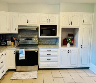 East Riverdale House | Riverdale Retreat Spacious 4BR DC Access