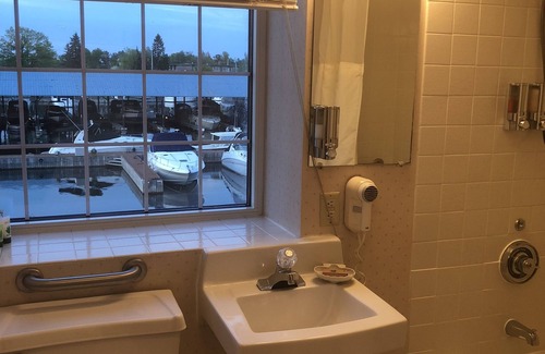 Alexandria Bay Resort | Riveredge Resort