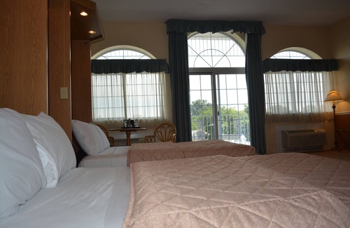 Alexandria Bay Resort | Riveredge Resort