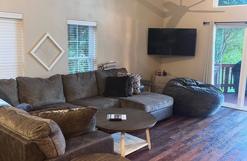 La Crosse House | Riverfront 3 King Bedroom Home With Amazing Waterfront Views