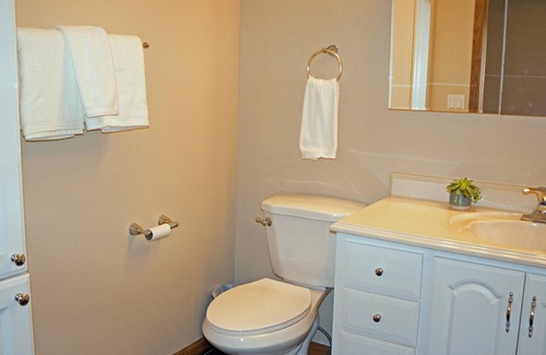 La Crosse House | Riverfront 3 King Bedroom Home With Amazing Waterfront Views