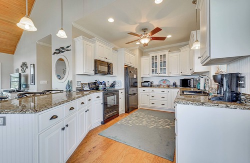 Aurora House | Riverfront Aurora Home w/Deck & Private Pier!