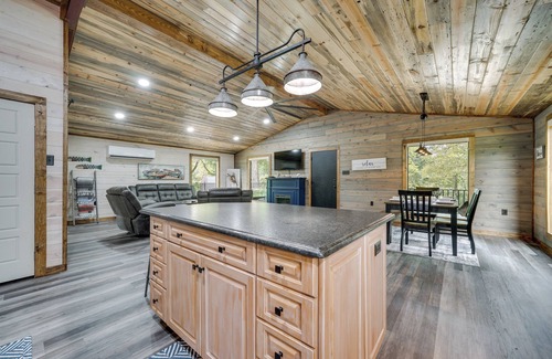 Golden Cabin | Riverfront Broken Bow Cabin w/Private Hot Tub!