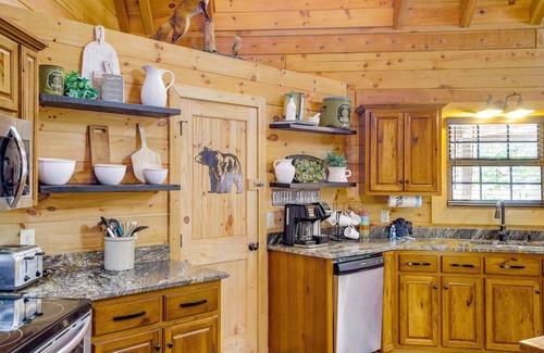 Pigeon Forge Cabin | Riverfront Cabin w/Hot Tub - 3 Miles to Dollywood