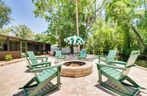 Homosassa House | Riverfront Cottage in Homosassa Chateau Relaxo