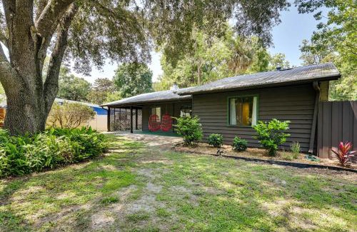 Homosassa House | Riverfront Cottage in Homosassa Chateau Relaxo