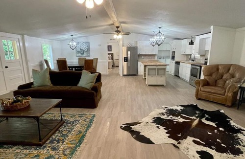 Thomaston House | Riverfront Cottage with Island on the Flint River
