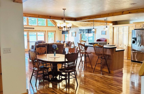 Clayton Cottage | Riverfront Cottage with a Majestic View- Hidden Gem