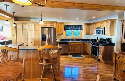 Clayton Cottage | Riverfront Cottage with a Majestic View- Hidden Gem