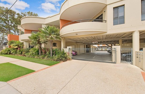 North Haven Apartment | Riverfront Couples Retreat