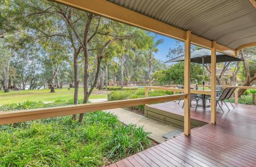 Moama House | Riverfront Escape - Pool Fun and Space for Everyone