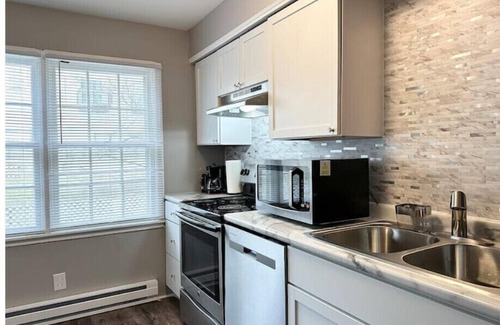 Yorkville Apartment | Riverfront/Fast Wi-Fi/Fishing/RW Waterpark/Kayak