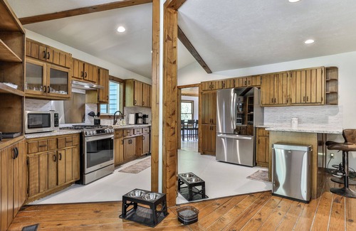 Ellijay Cabin | RiverFront/Fenced/LOVEDogs/KingBeds/Sauna/Steam