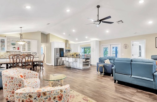 Balm House | Riverfront Getaway - Tranquility Bay