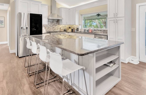 Balm House | Riverfront Getaway - Tranquility Bay