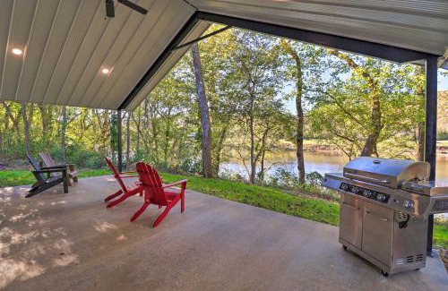 Lone Rock House | Riverfront Heaven on the White with Covered Patio!