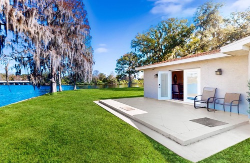 Bearss Plaza House | Riverfront home near downtown Tampa with panoramic river views, streaming, W/D