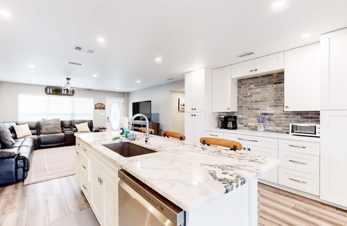 Bayshore Gardens House | Riverfront house with chef's kitchen, deck, open concept, & grill - dog-friendly