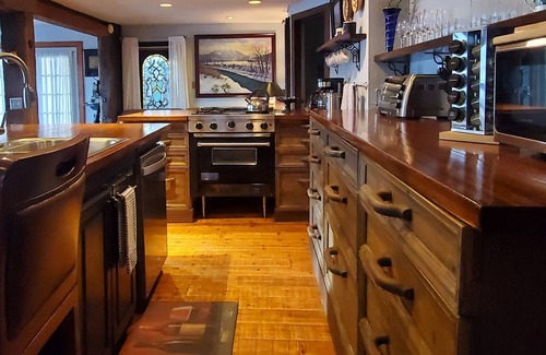 Glenwood Springs Cabin | Riverfront, Indoor, Outdoor Jacuzzi, Warm and Cozy. You're gonna love it!