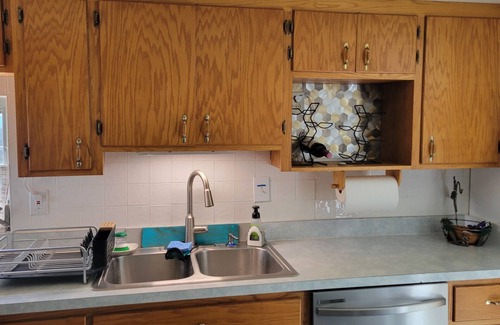 Weeki Wachee Gardens House | RIVERFRONT - KAYAK, SWIM, FISH THE WEEKI WACHEE RIVER. 3BR, 2 BA PRIVATE HOUSE.