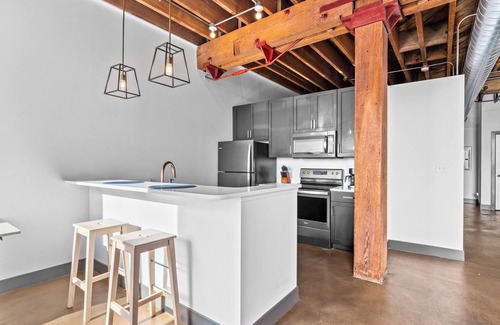 Downtown St. Louis Apartment | Riverfront Loft - Arch Views, Onsite Fitness Center