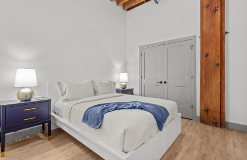 Downtown St. Louis Apartment | Riverfront Loft - Gym Cafe - G203