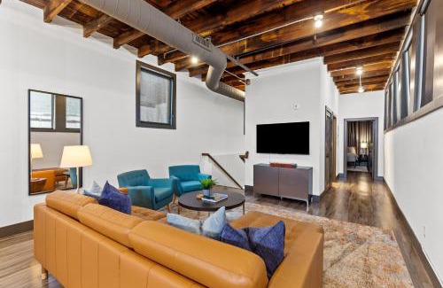 Downtown St. Louis Apartment | Riverfront Loft-Private Roof Deck-Parking-P204