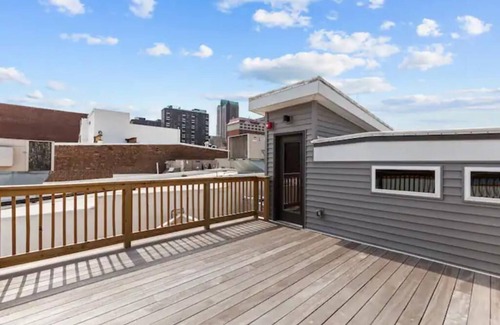Downtown St. Louis Apartment | Riverfront Loft - Private Balcony - King Bed - Arch, Conventions & Casino