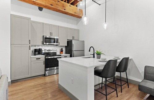 Downtown St. Louis Apartment | Riverfront Loft Steps from Arch & Convention Center - Walk to Stadium