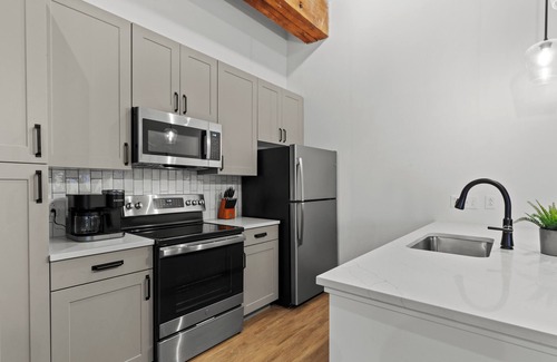 Downtown St. Louis Apartment | Riverfront Loft Steps from Arch & Convention Center - Walk to Stadium