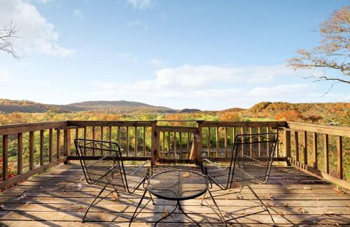 Paw Paw House | Riverfront Log Cabin w Fireplace Grill & Fire Pit