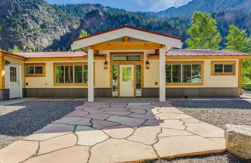 Ouray House | Riverfront Ouray Vacation Home about 1 Mi to Downtown!