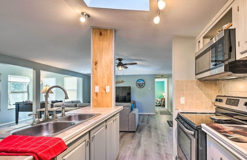 Lakehills House | Riverfront Pipe Creek Home w/Kayaks & Grill!