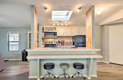 Lakehills House | Riverfront Pipe Creek Home w/Kayaks & Grill!