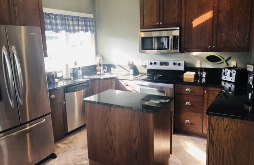 New Port Richey House | Riverfront Plum Crazy Bungalow w/boat dock! 10 min to Gulf, close to beaches!