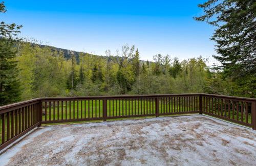 Cle Elum House | Riverfront Retreat at Lavender Lake
