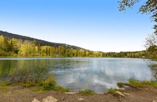 Cle Elum House | Riverfront Retreat at Lavender Lake