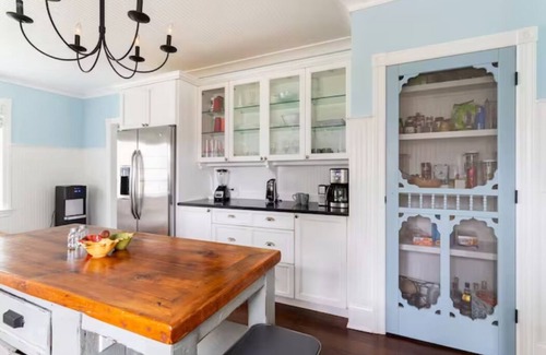 McHenry House | Riverfront Retreat on the Fox River