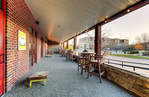 Moline Hotel | Riverfront Rustic Retreat w/Indoor/Outdoor Pool & Whirlpool, Parking