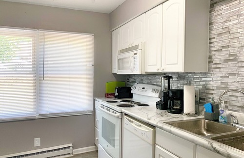 Yorkville Apartment | Riverfront/RW Waterpark/Kayak & Canoe/Fishing/Free WIFI/Comfy beds