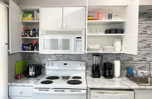 Yorkville Apartment | Riverfront/RW Waterpark/Kayak & Canoe/Fishing/Free WIFI/Comfy beds