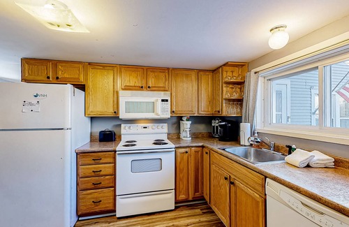 Proctorsville Apartment | Riverfront studio with river view, full kitchen, & free WiFi