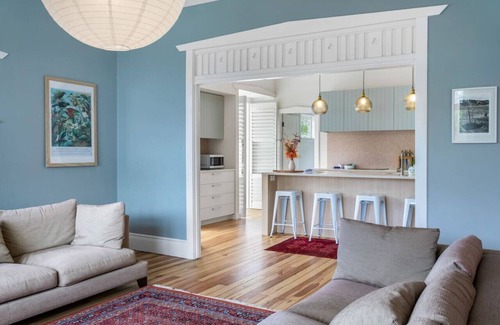 Riverhead House | Riverhead Villa with BBQ and deck