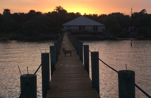 Sebastian House | Riverhouse Getaway